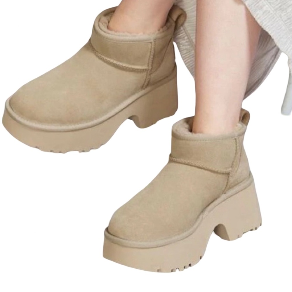 Ugg Women's Classic Ultra Mini New Heights 
Color: Mustard Seed Size: 8 NWT.